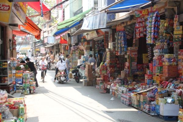 Einkaufsstrasse in Hanoi