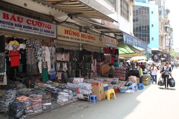 Einkaufsstrasse in Hanoi